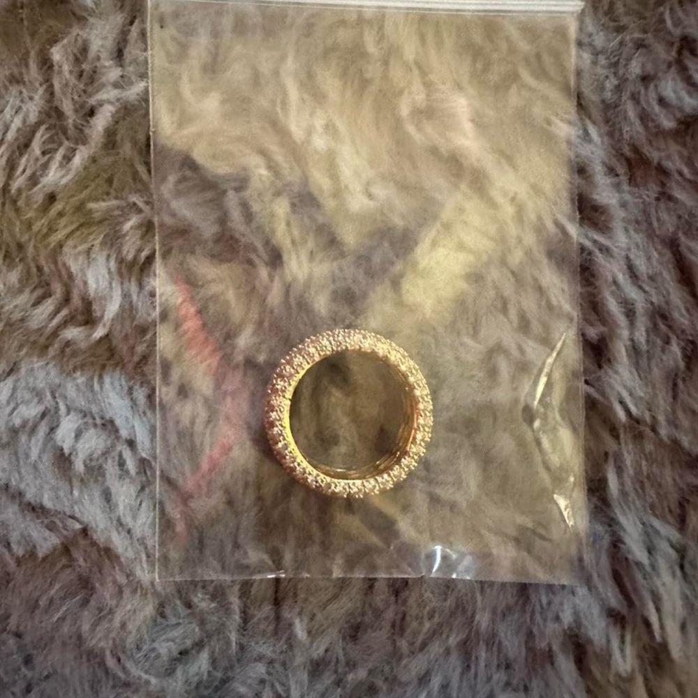 Elegant Gold Women's Ring